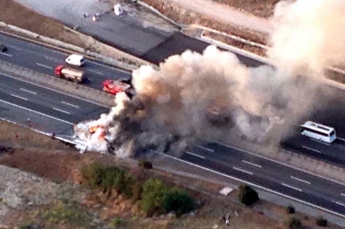 TEM'de otobüsü alev topuna döndü