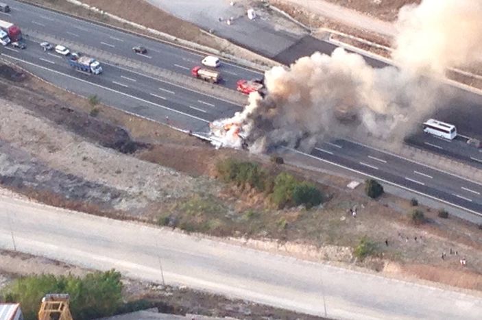 TEM'de otobüsü alev topuna döndü