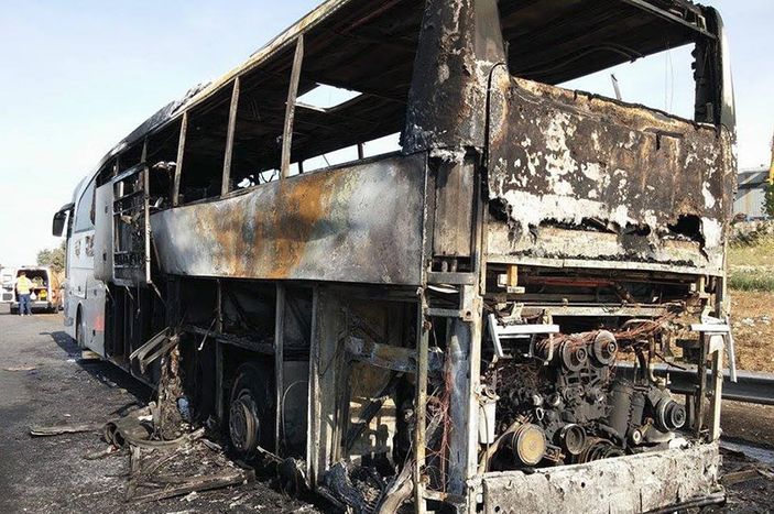 TEM'de otobüsü alev topuna döndü