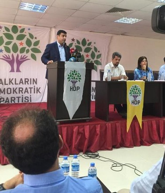 Demirtaş HDP'lileri Cuma namazına davet etti