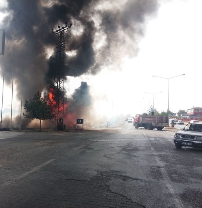 Adıyaman'daki petrol istasyonunda çıkan yangın korkuttu