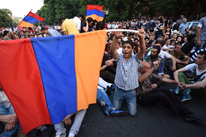 Ermenistan'da elektrik zammı protestosuna sert müdahale