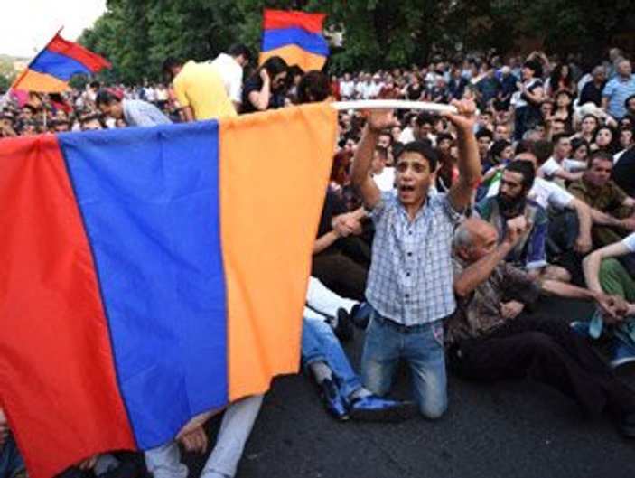 ermenistan protesto