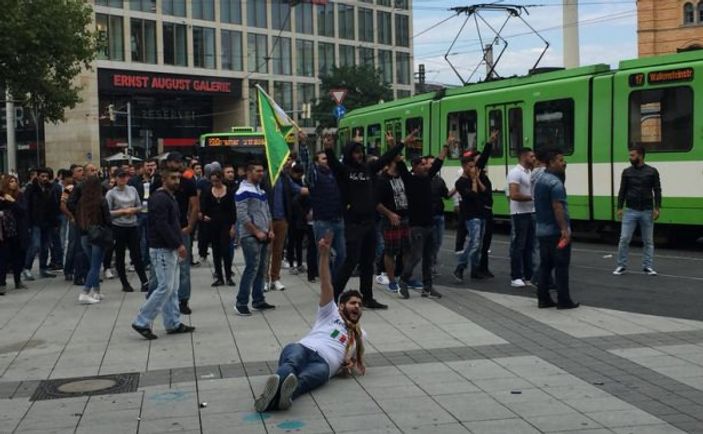 Almanya'da PKK'yı protesto mitinginde olaylar çıktı