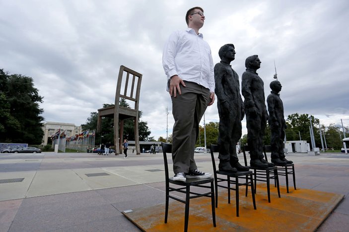 Snowden, Assange ve Manning heykelleri BM binası önünde