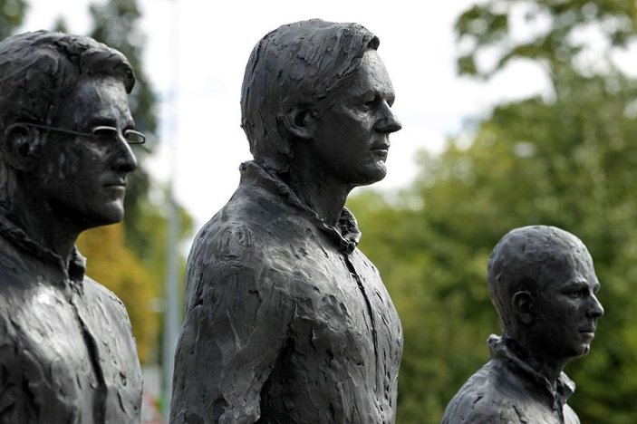 Snowden, Assange ve Manning heykelleri BM binası önünde