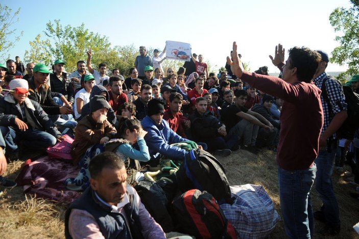 Suriyeliler Avrupa'ya gitmek için Edirne'ye akın etti