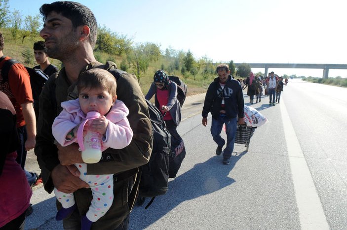 Suriyeliler Avrupa'ya gitmek için Edirne'ye akın etti