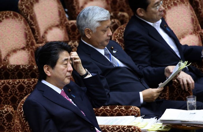 Japonya pasifist anayasayla vedalaştı