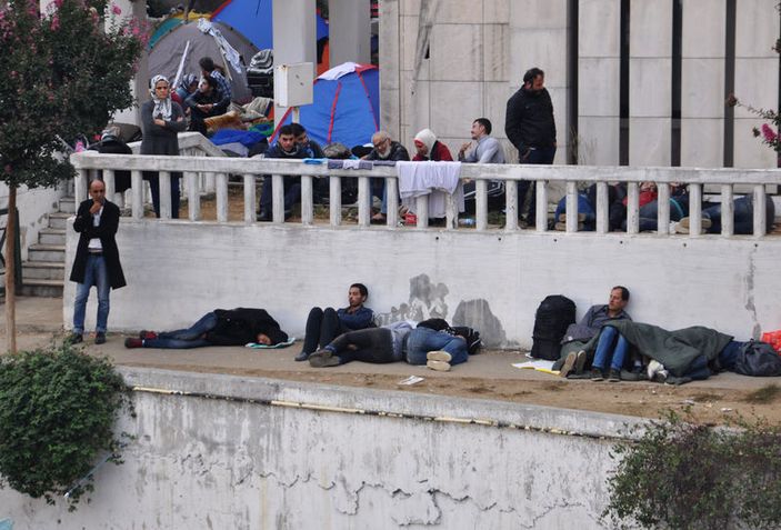 Mülteciler Edirne'ye taksiyle gitmek için 600 lira ödüyor