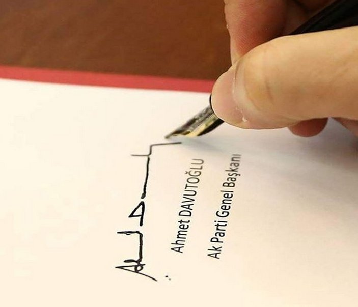 Başbakan Ahmet Davutoğlu'nun imzası