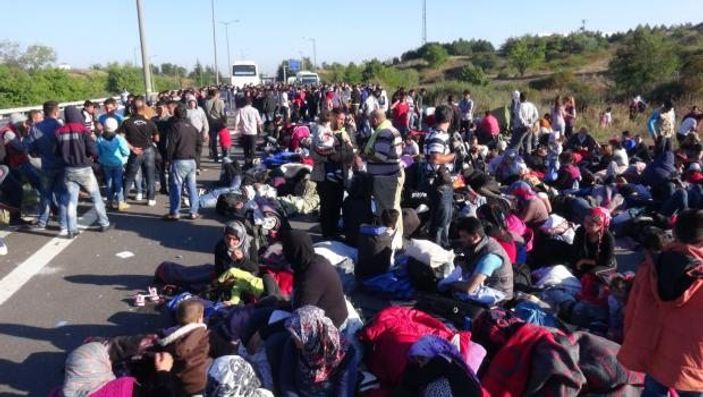 Sığınmacıların Edirne'deki bekleyişleri sürüyor