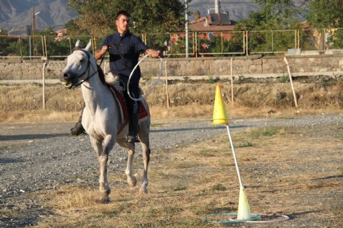 Erzincan'ın kurban yakalama timi antrenman yapıyor