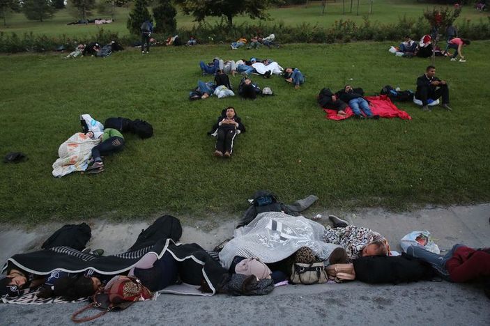 Sığınmacılar Edirne'ye doğru yürüyüşe geçti