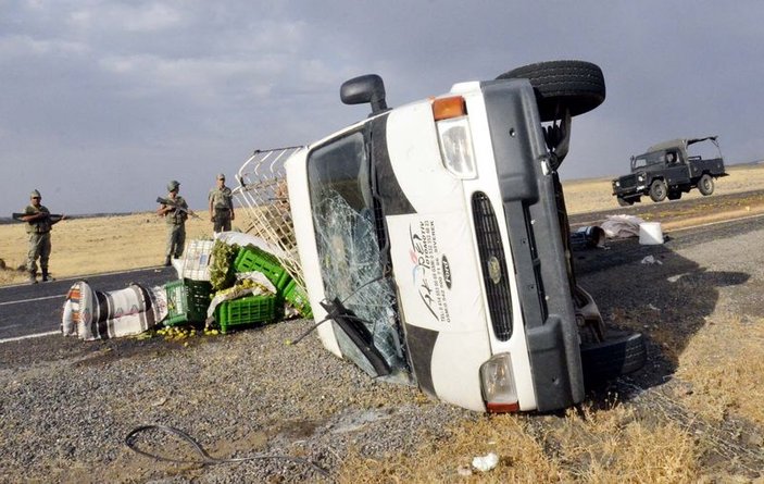 Şanlıurfa'da minibüs devrildi: 17 yaralı