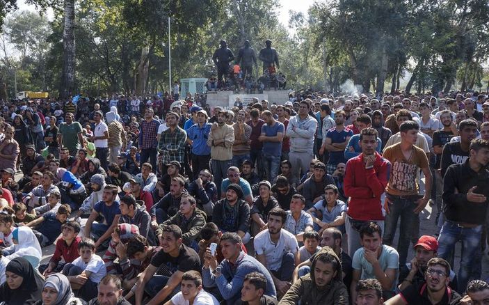 Sığınmacılar Edirne'ye doğru yürüyüşe geçti