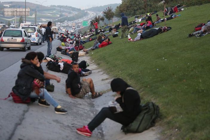 Sığınmacılar Edirne'ye doğru yürüyüşe geçti