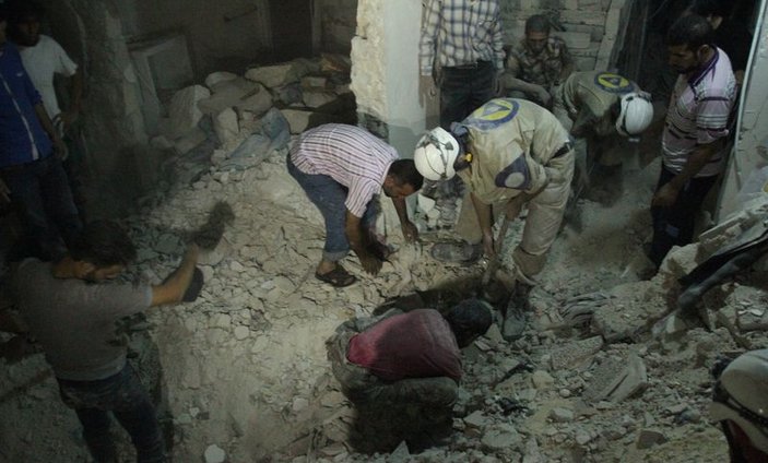 Halep'te varil bombalı saldırı: 12 ölü