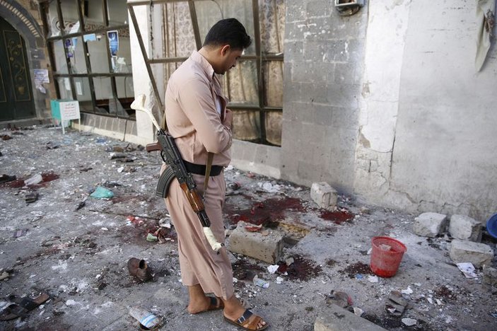 Yemen'de bayram namazı sırasında camide patlama: 15 ölü