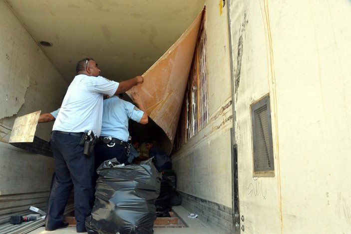 Adana'da 100 bin paket kaçak sigara ele geçirildi