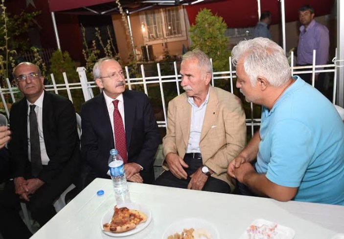 Kılıçdaroğlu şehit binbaşının ailesini ziyaret etti