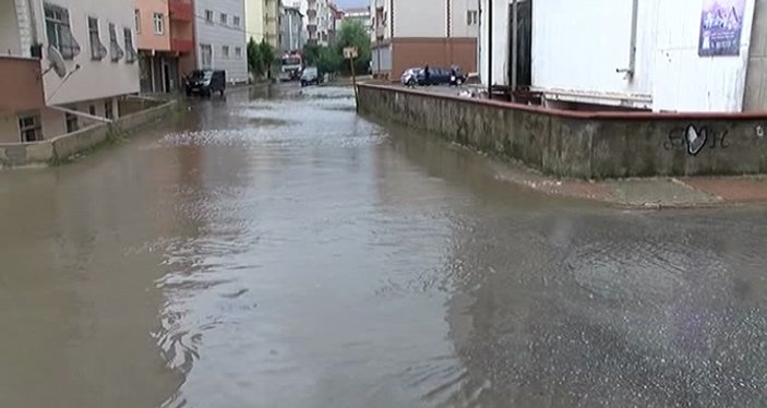 Ümraniye'de 10 evi su bastı
