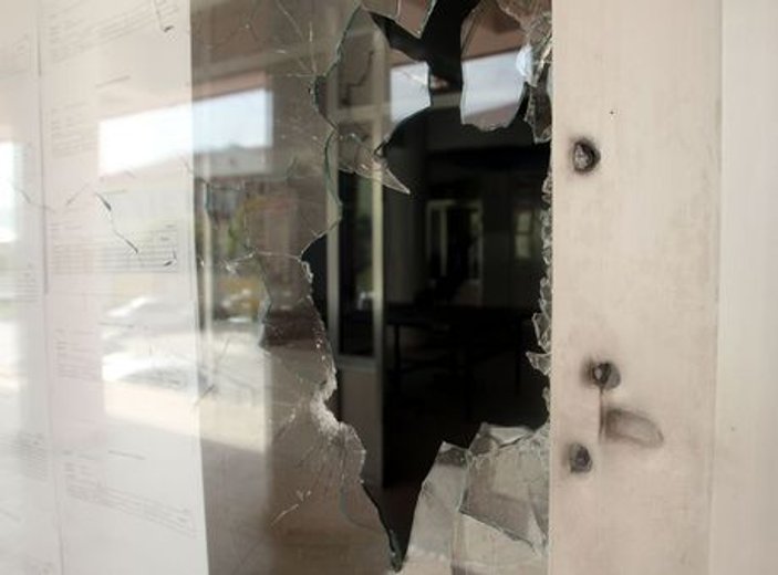 Van'da liseye bombalı ve silahlı saldırı