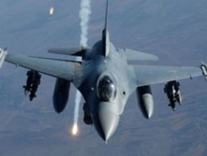 Dağlıca'da 24 terörist barınağı bombalandı