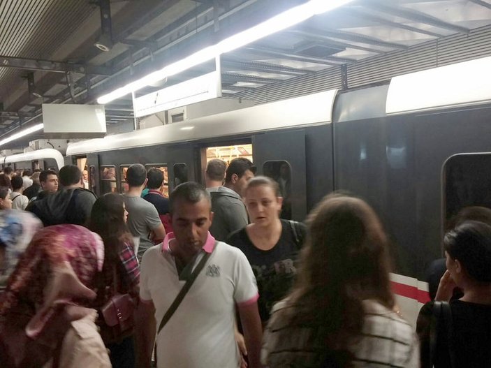 İzmir Metrosu'ndaki arıza isyan ettirdi