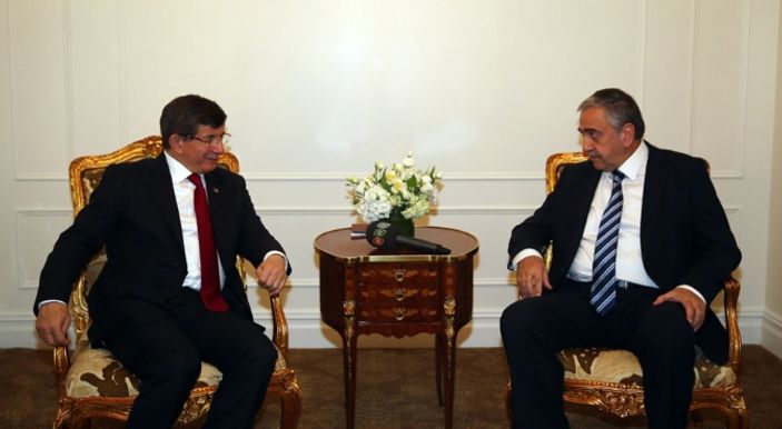 Davutoğlu Akıncı ile görüştü