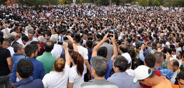 Şehit polis toprağa verildi