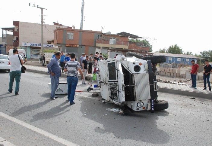 Diyarbakır'da zırhlı aracın lastiği fırladı: 3 yaralı