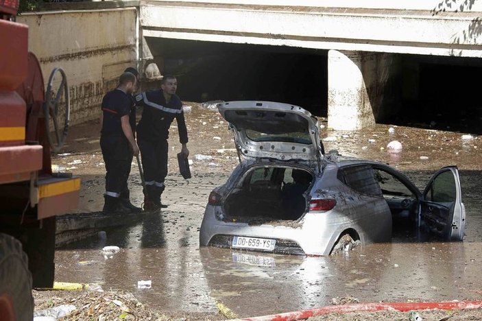 Fransa'da sel felaketi: 13 ölü