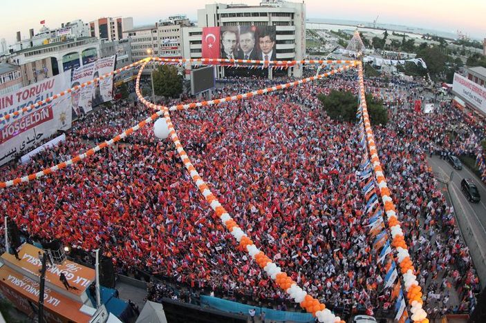 Başbakan Davutoğlu ilk mitingini Samsun'da yaptı