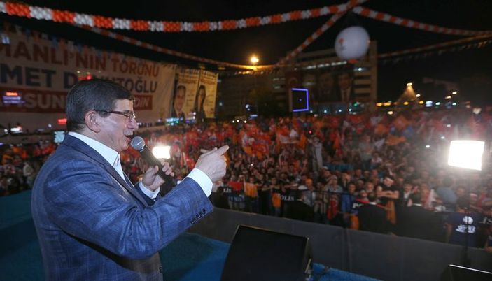 Başbakan Davutoğlu ilk mitingini Samsun'da yaptı