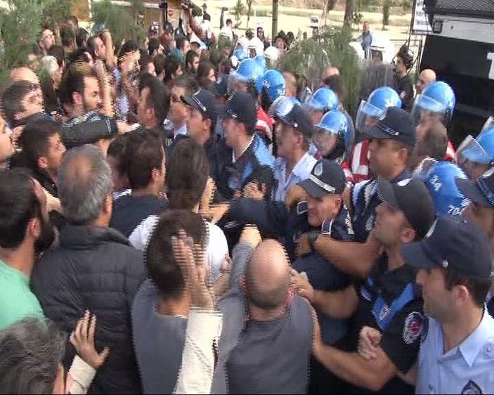 CHP'liler Büyükçekmece Belediyesi'ni protesto etti