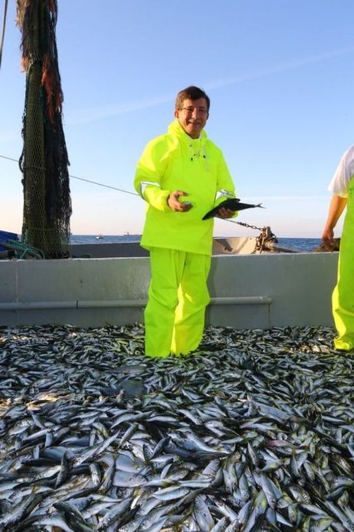 Davutoğlu Samsun'da balık tutmak için denize açıldı