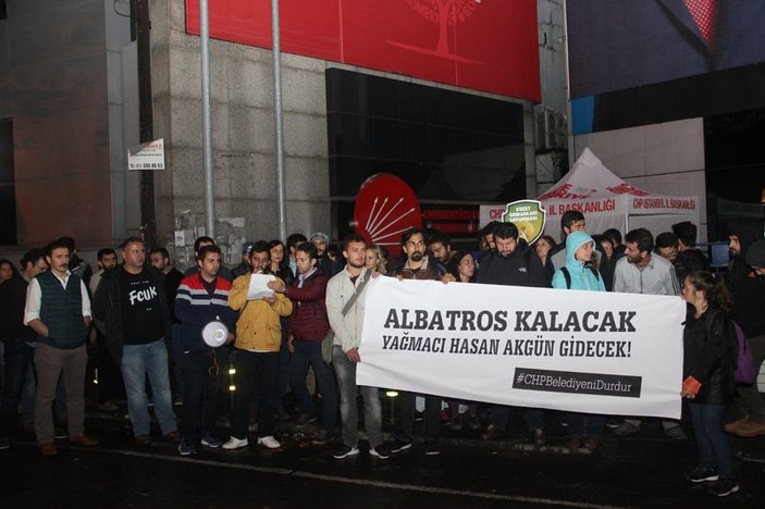 CHP İl Başkanlığı önünde Albatros Parkı protestosu