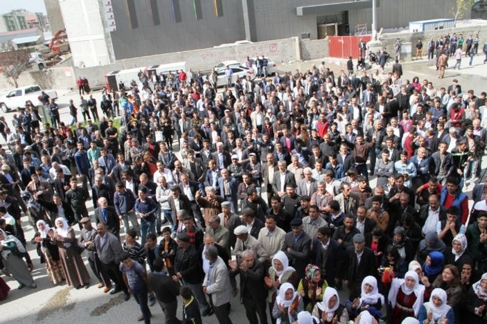 HDP'nin Van mitingine neredeyse kimse katılmadı