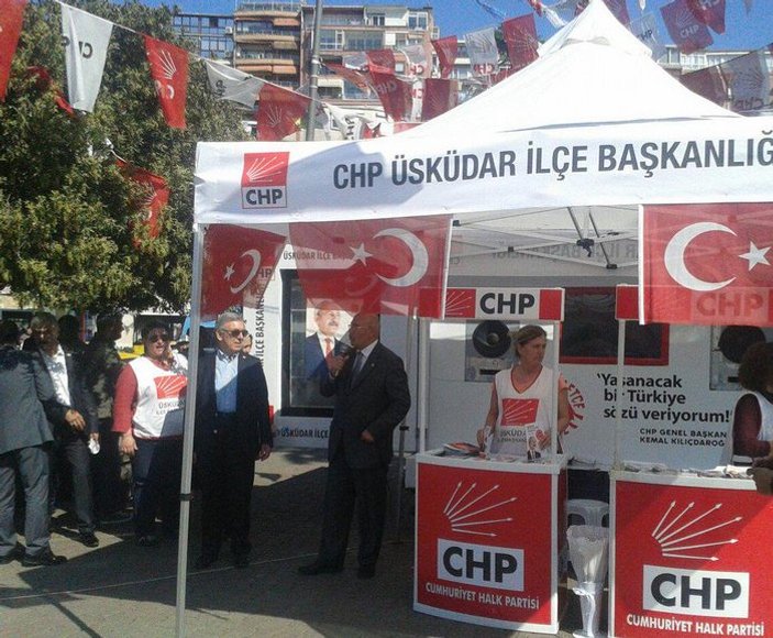 CHP'li Mahmut Tanal'ı seçim standında kimse dinlemedi
