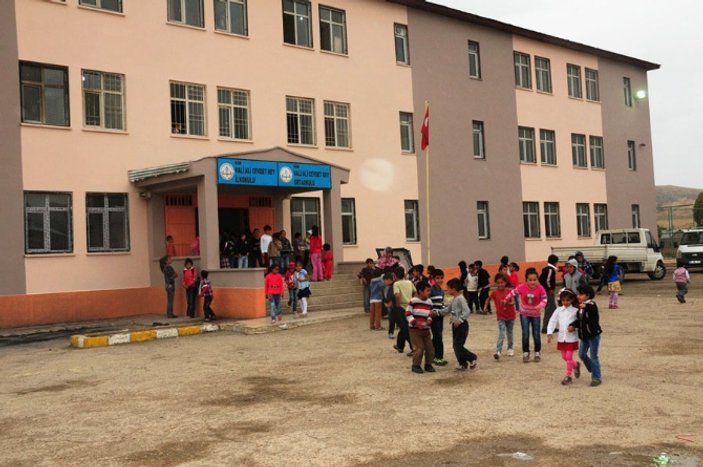 Van'da yakılan okullar yeniden açıldı