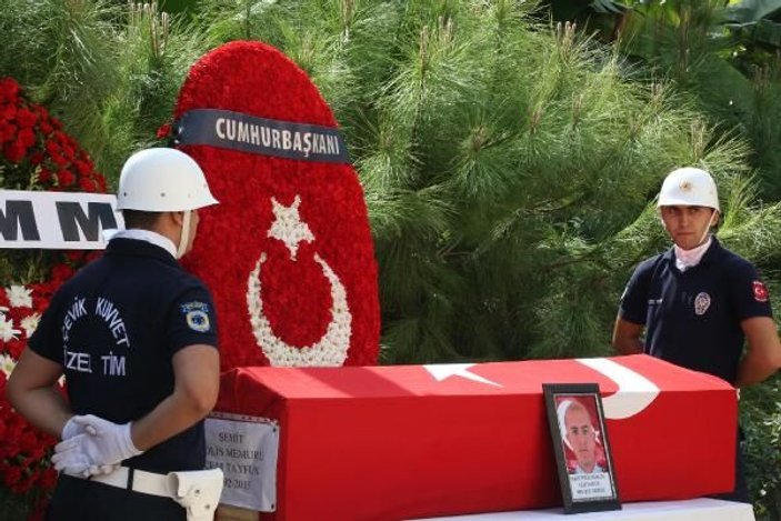Diyarbakır'da şehit olan polis son yolculuğuna uğurlandı