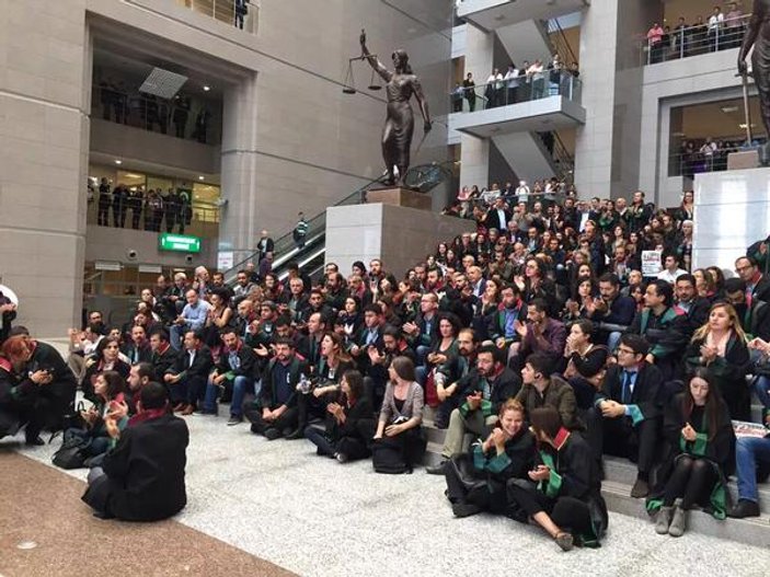 Çağlayan Adliyesi'nde avukatlardan Ankara protestosu