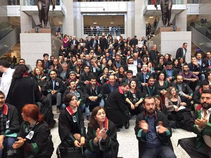 Çağlayan Adliyesi'nde avukatlardan Ankara protestosu