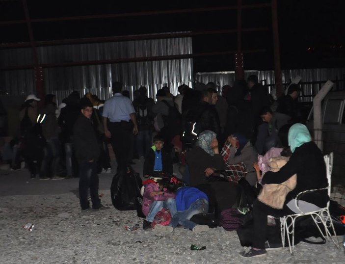 Kamyon kasasında 150 mülteci yakalandı