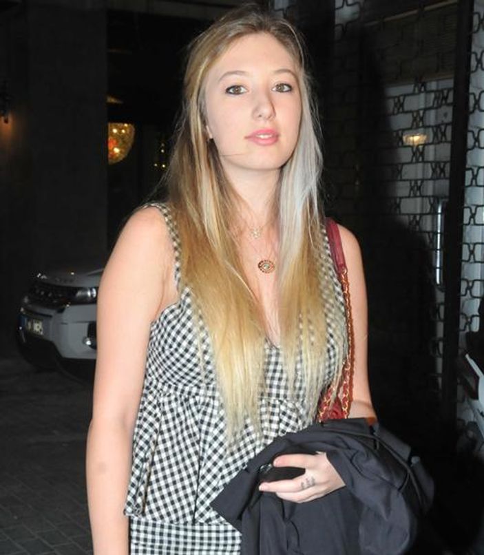 Yasmin Erbil objektiflere poz verdi