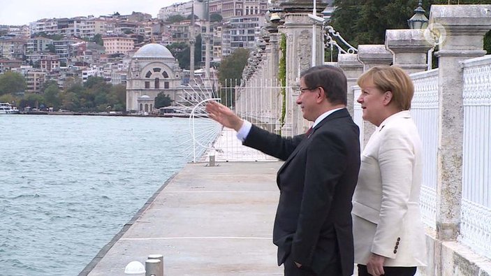 Başbakan Davutoğlu Merkel’e İstanbul’u anlattı