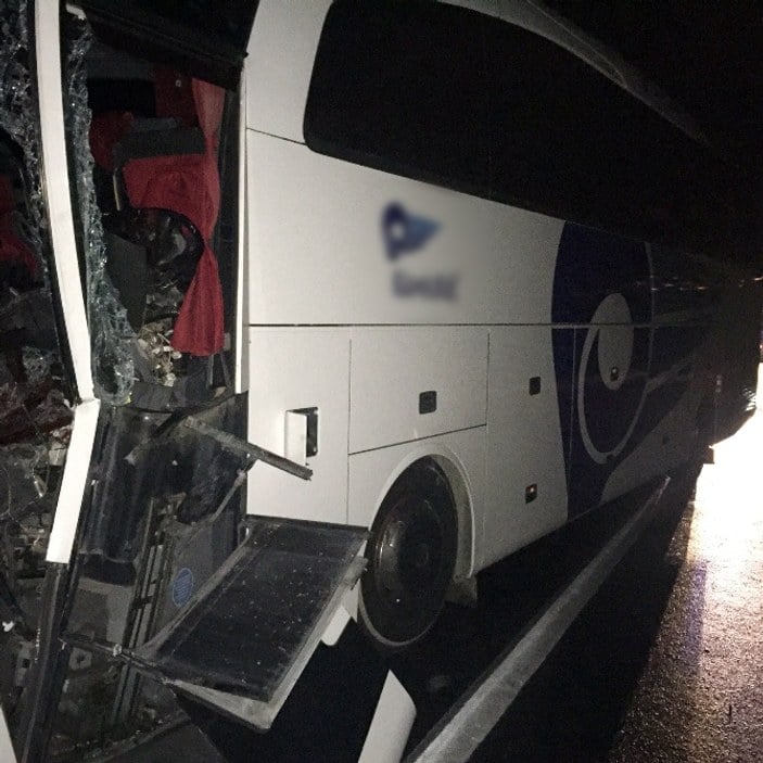 Yolcu otobüsü TIR’a arkadan çarptı: 1 ölü 24 yaralı