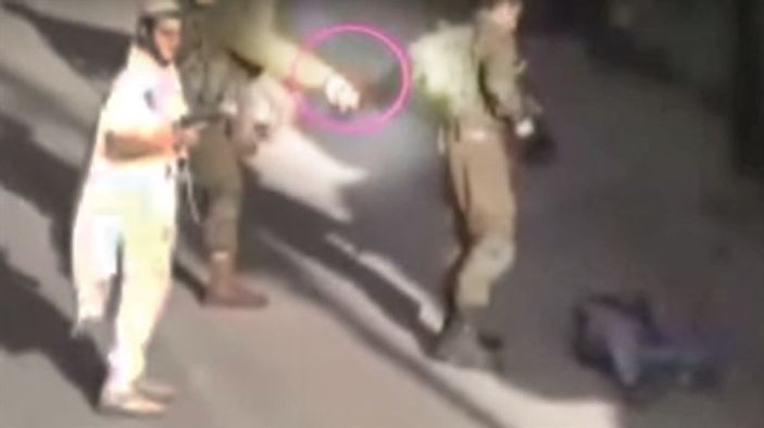 İsrail polisi öldürülen Filistinlinin yanına bıçak bıraktı