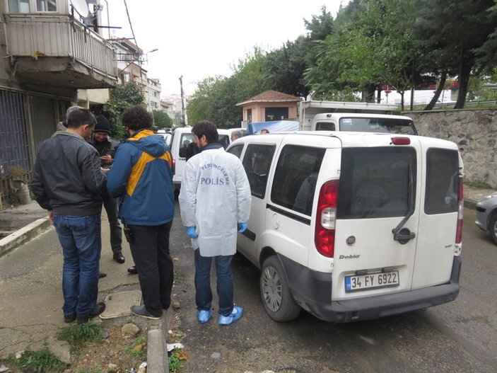 Kadıköy'de polis memurunun evinin kapısına bomba konuldu